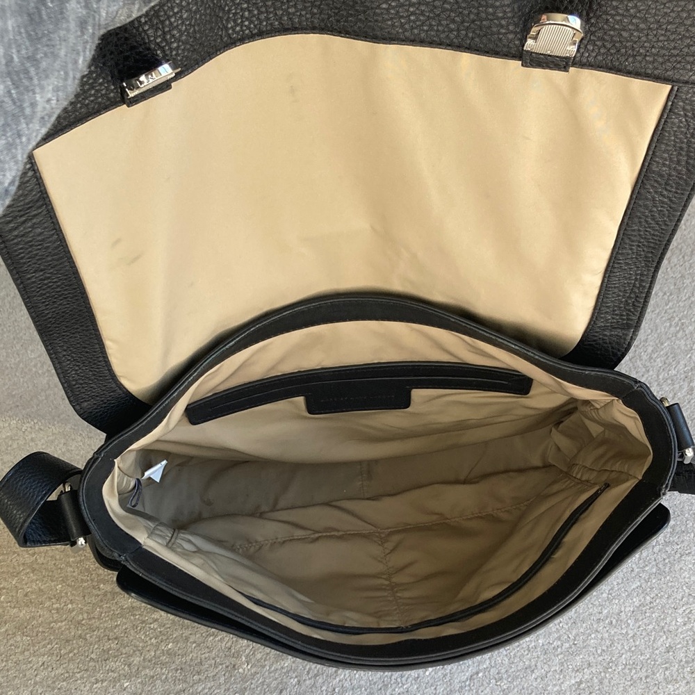 Marc by Marc Jacobs black leather messenger/crossbody/laptop bag - Picture 9 of 17